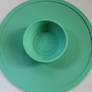 EZPZ Snack Mat Green Round With Utensils